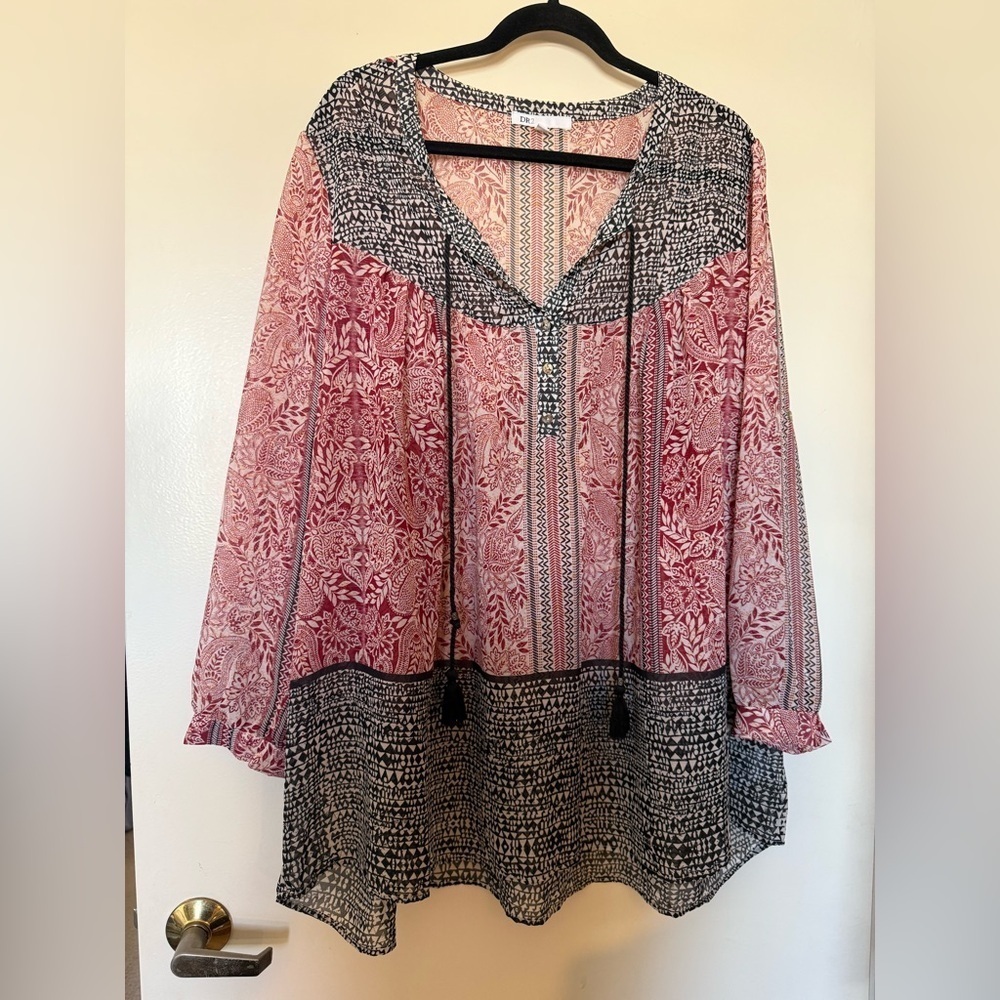 DR2 Split Neck Long Sleeve Sheer Print Top in Size 3X